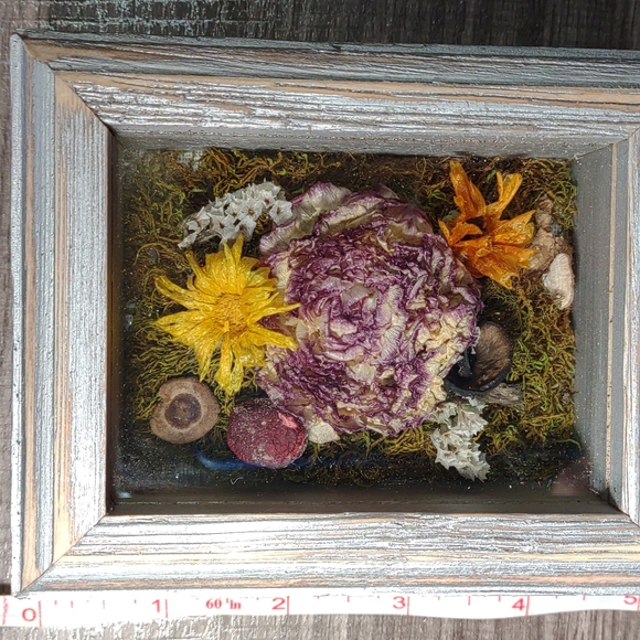 Shadowbox Keepsake with Preserved flower's - Picture 3 of 3